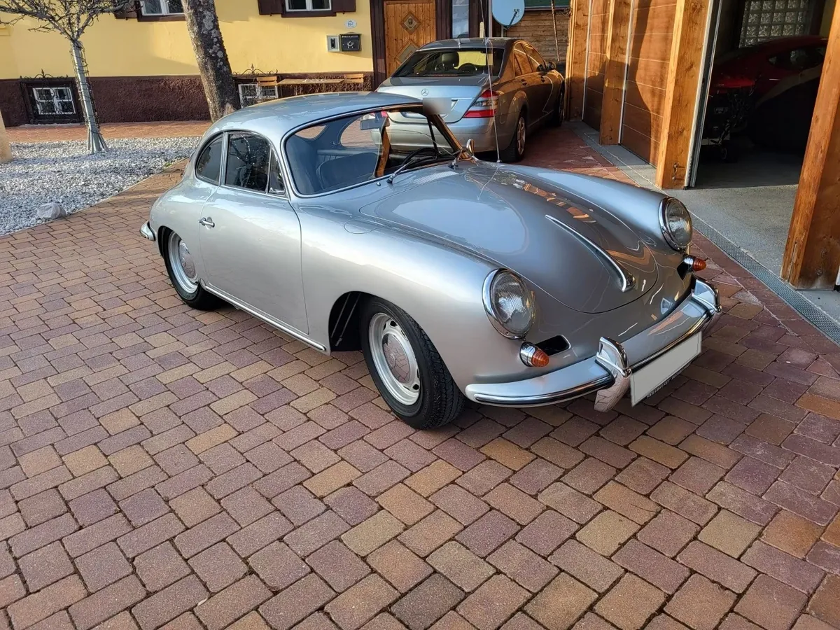 Front three-quarter view